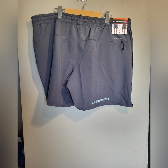 NEW- Quiksilver Gray Men's Shorts, Size XXL - Picture 4 of 8